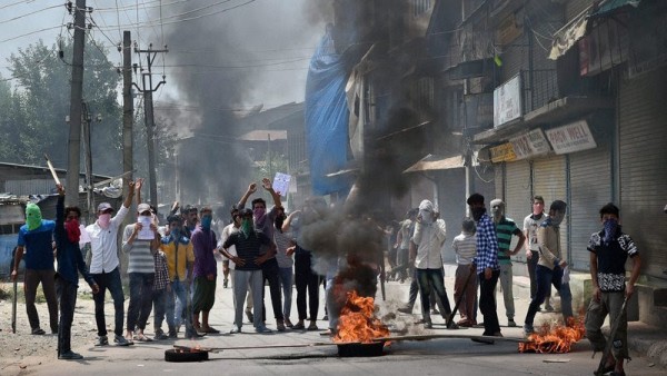 BJP govt doublespeak on Kashmir: Modi for talks to end unrest; look for