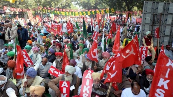 Farmers throng Delhi to draw attention to their problems.